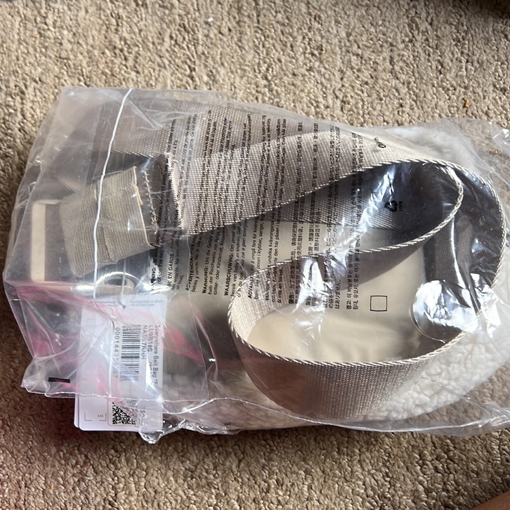 NWT lululemon sherpa belt bag - Picture 6 of 7